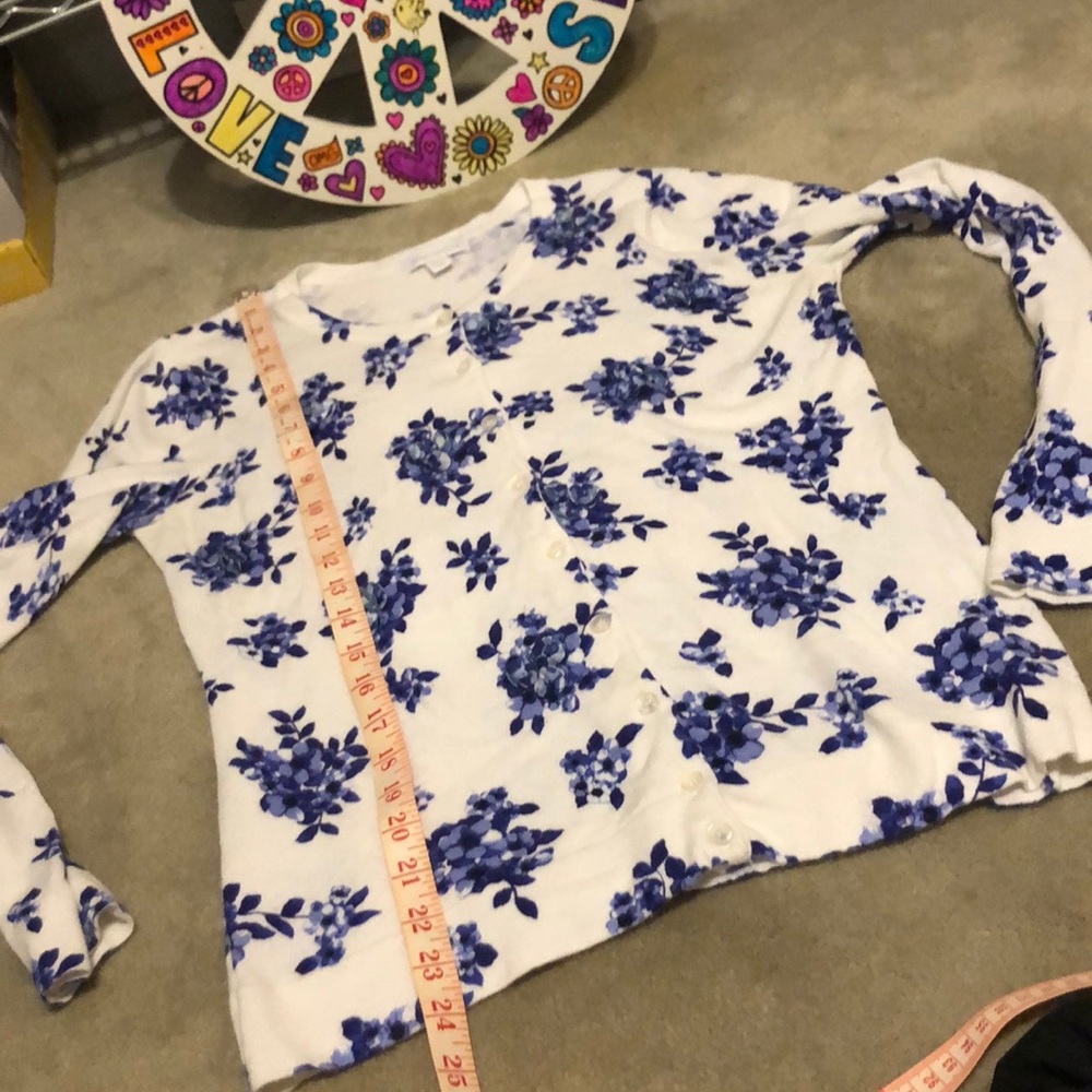 Beautiful so soft blue and white floral sweater - Picture 6 of 6